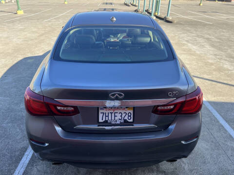 2015 Infiniti Q70 3.7