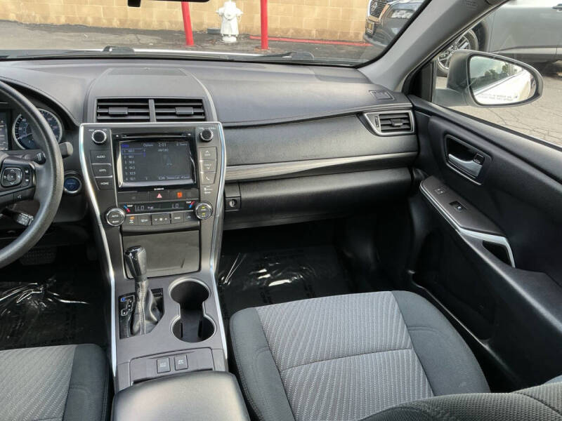 2017 Toyota Camry Hybrid LE