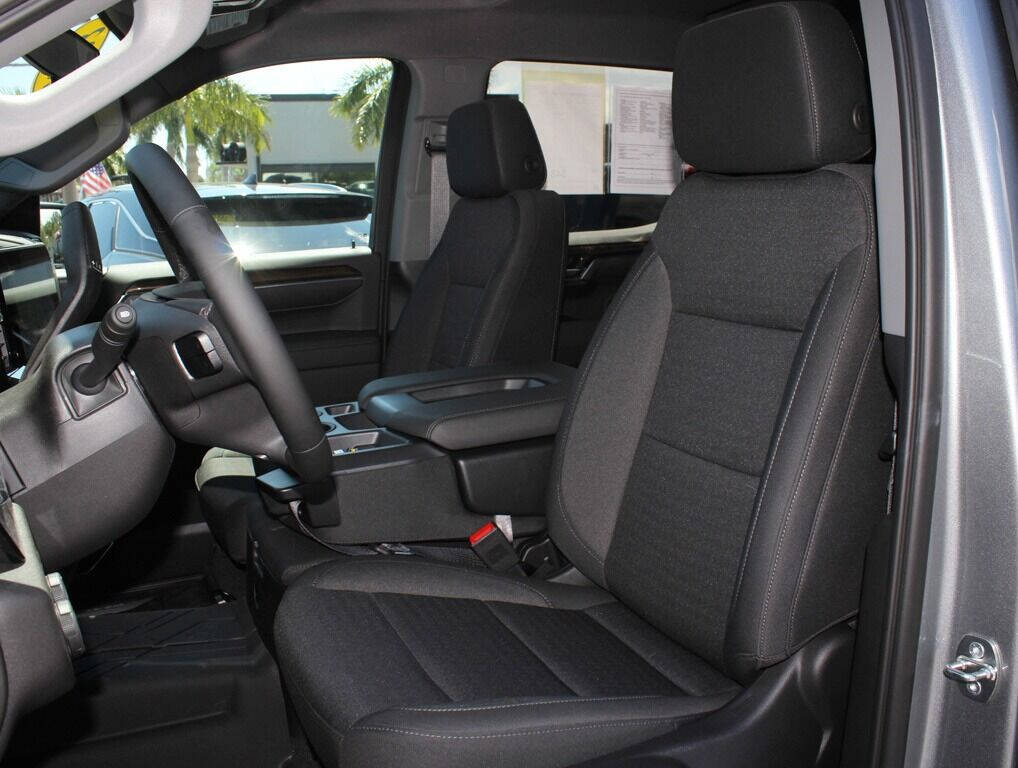 2023 Chevrolet Silverado Pickup - $48,995