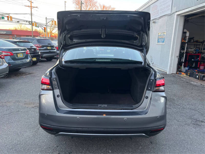 2024 Nissan Versa SR