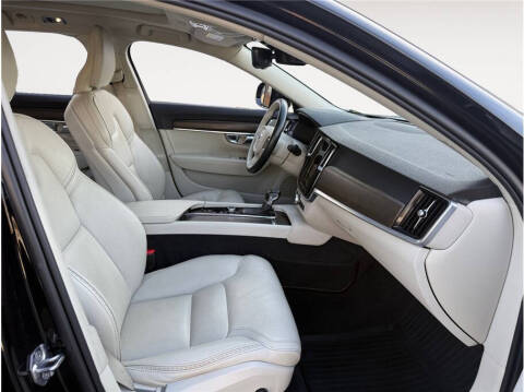 2020 Volvo V90 Cross Country T6