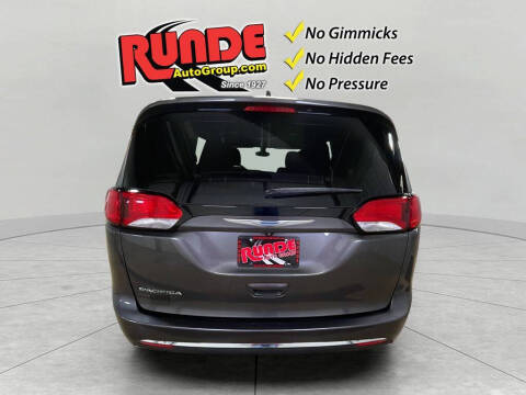 2017 Chrysler Pacifica Touring-L