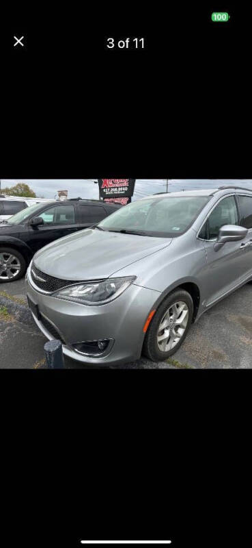 2017 Chrysler Pacifica Touring-L