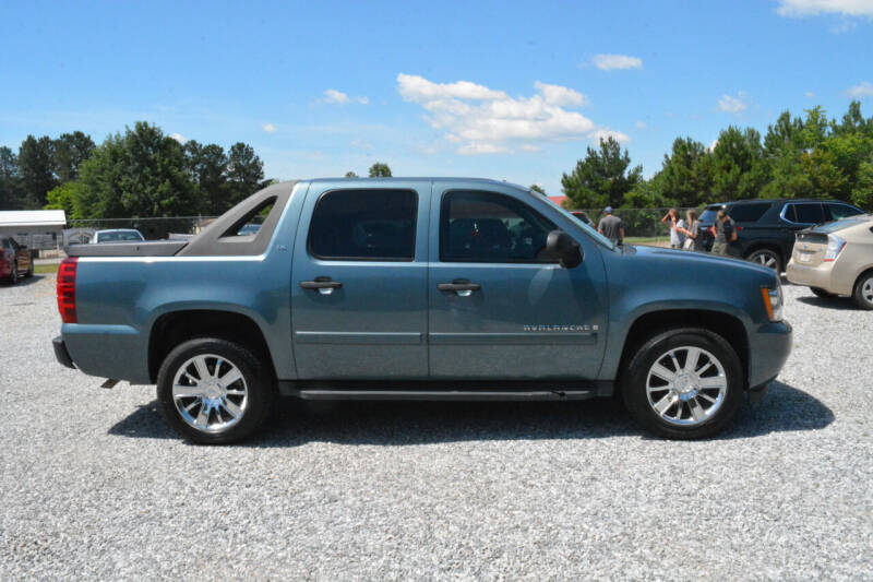 2009 Chevrolet Avalanche for sale at Good Wheels Auto Sales, Inc in Cornelia GA