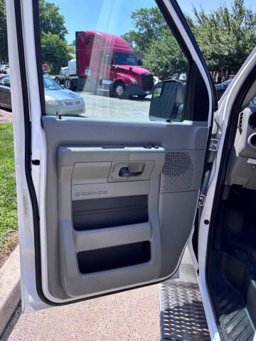 2011 Ford E-Series E-350 SD