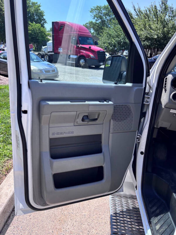 2011 Ford E-Series E-350 SD