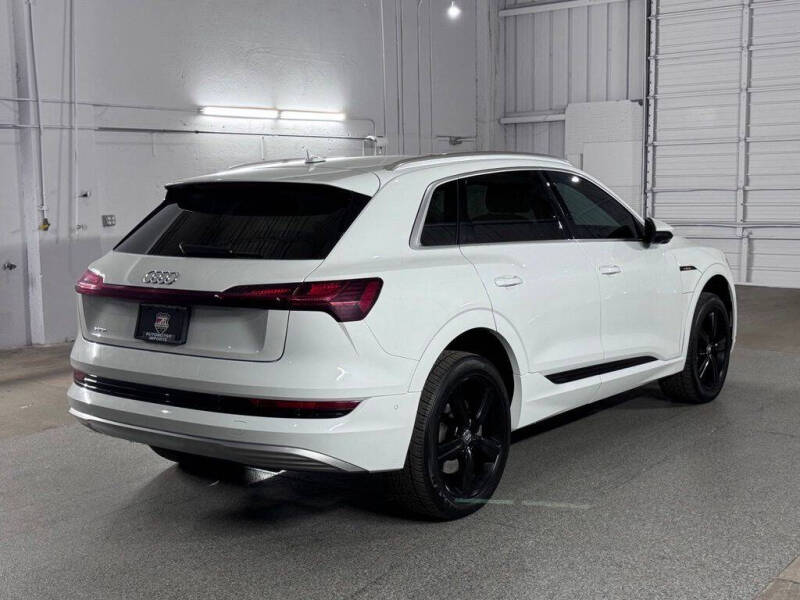 2019 Audi e-tron quattro Premium Plus
