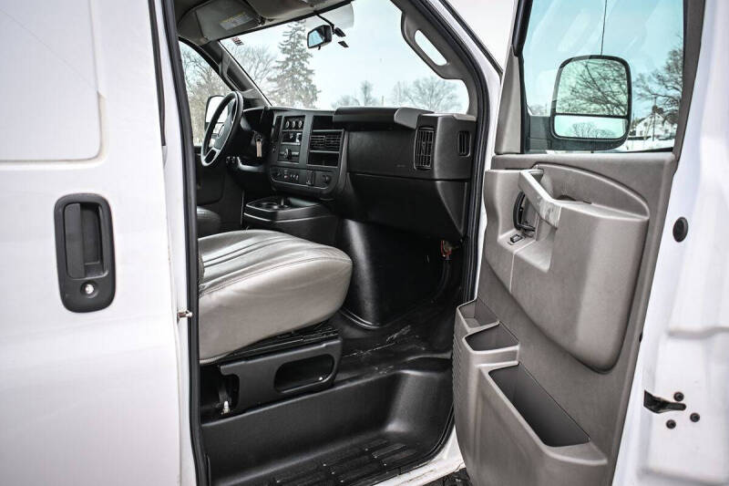 2022 GMC Savana 2500