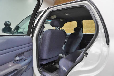 2000 Ford Crown Victoria