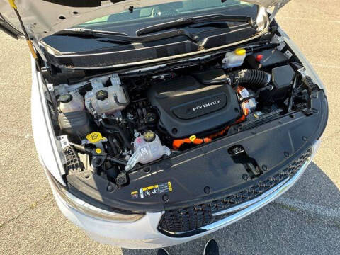 2024 Chrysler Pacifica Plug-In Hybrid Select