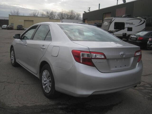 2013 Toyota Camry LE photo 5