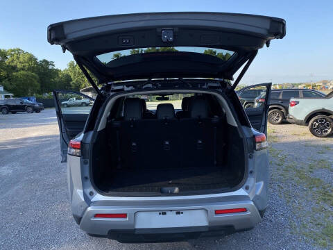 2024 Nissan Pathfinder SL