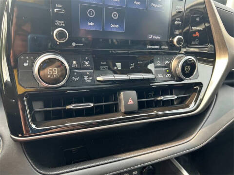 2022 Toyota Highlander Hybrid XLE
