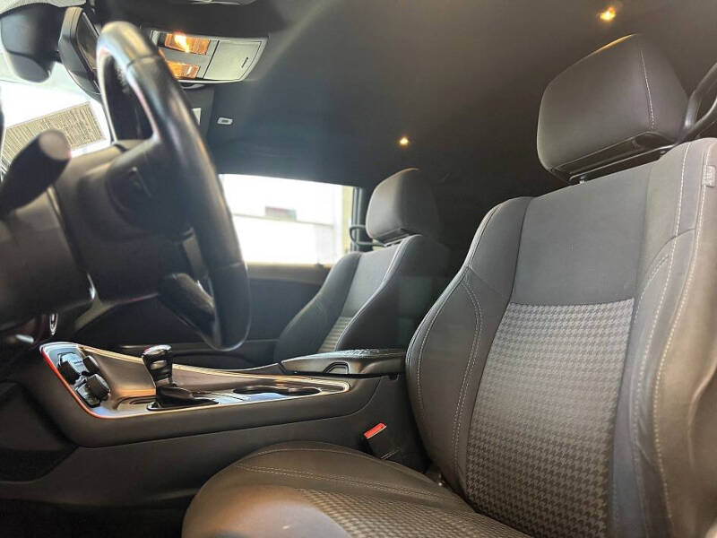 2017 Dodge Challenger SXT