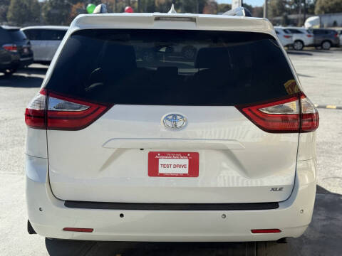 2018 Toyota Sienna XLE 8-Passenger