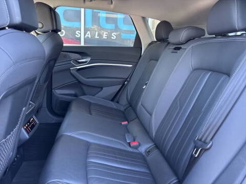 2021 Audi e-tron quattro Premium