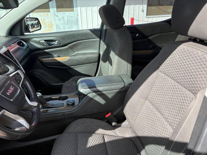 2017 GMC Acadia SLE-2