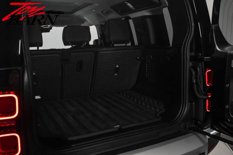 2024 Land Rover Defender 110 V8 P500 SE