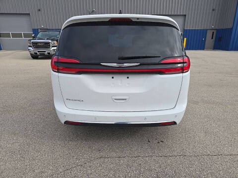2025 Chrysler Pacifica Select