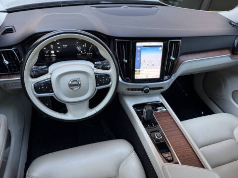 2022 Volvo S60 B5 Momentum