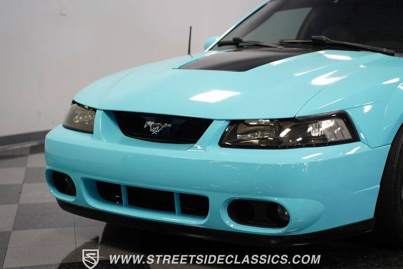 2004 Ford Mustang GT Deluxe