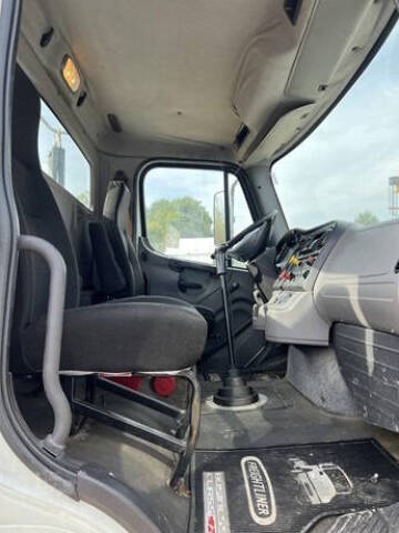 2013 Freightliner Business class M2