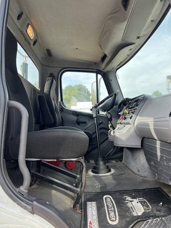 2013 Freightliner Business class M2
