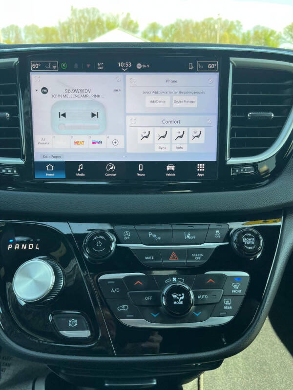 2025 Chrysler Pacifica Select