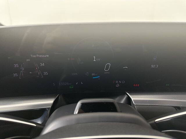 2024 Cadillac LYRIQ Luxury 2