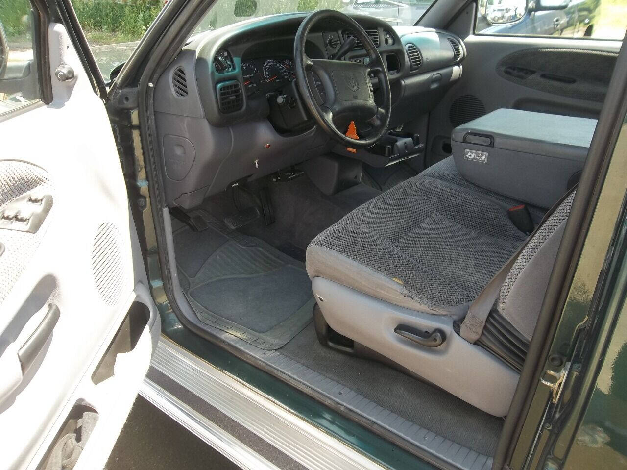 Dk. Green 2000 Dodge Ram 2500 SLT 4dr SLT Extended Cab LB 6