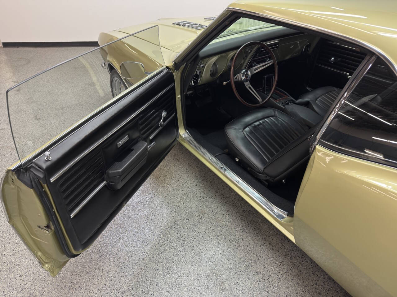 1968 Chevrolet Camaro 11