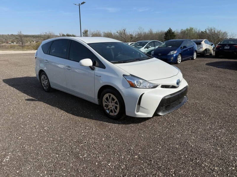 2017 Toyota Prius v Three's photo
