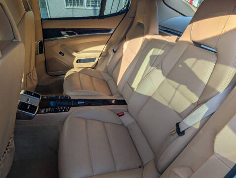 2016 Porsche Panamera S