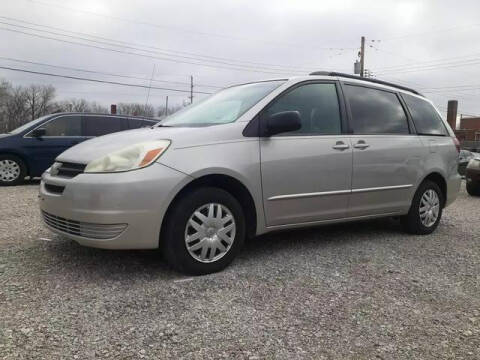 2005 Toyota Sienna for sale at DRIVE-RITE in Saint Charles MO