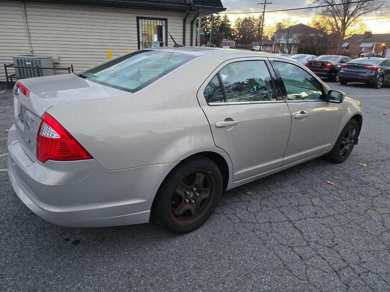 2010 Ford Fusion for sale at QUEENSGATE AUTO SALES in York, PA