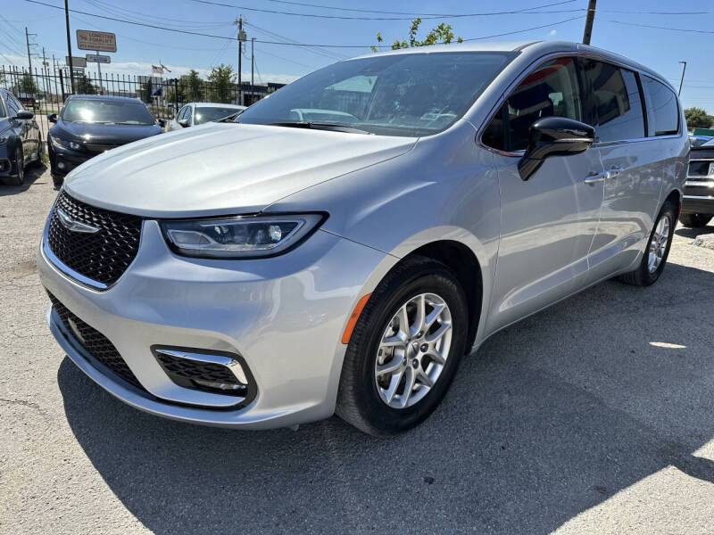 2024 Chrysler Pacifica Touring L's photo