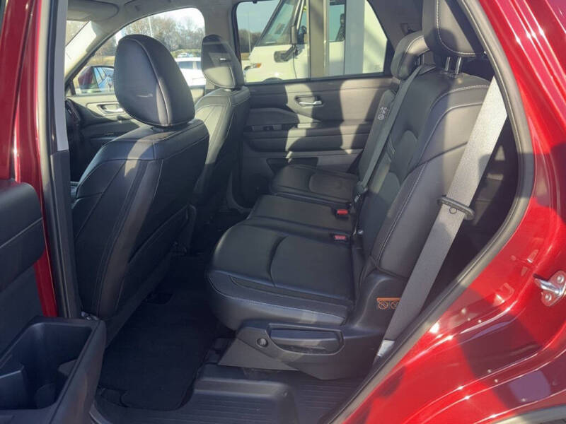 2023 Nissan Pathfinder SL