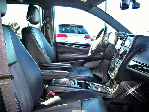 2015 Chrysler Town and Country S