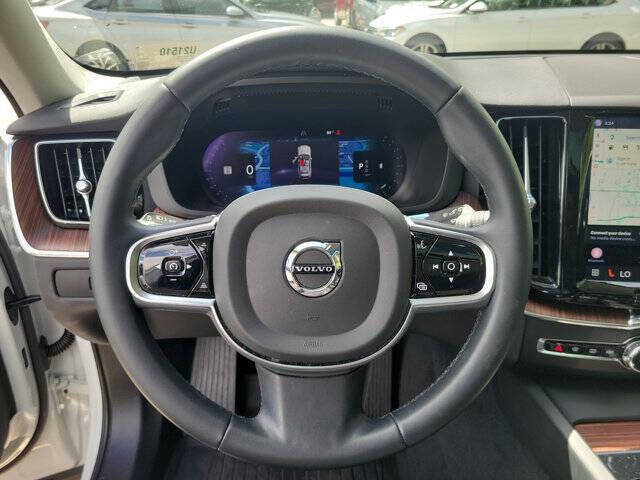 2023 Volvo XC60 B5 Plus Bright Theme
