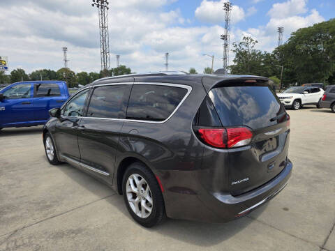 2017 Chrysler Pacifica Touring-L Plus
