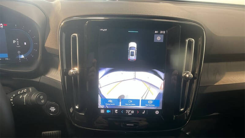 2025 Volvo XC40 B5 Core Bright Theme