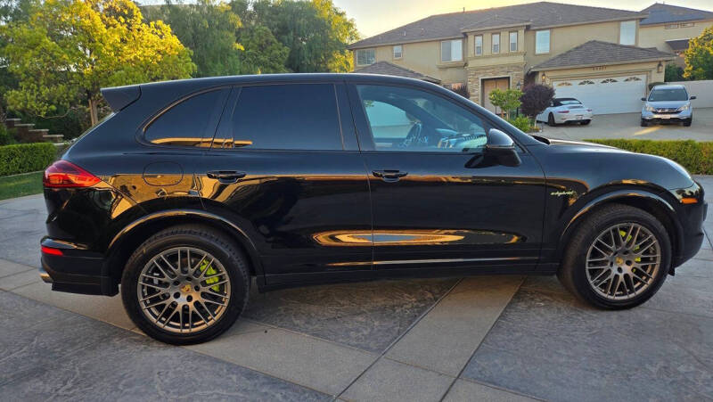 2017 Porsche Cayenne S E-Hybrid Platinum Edition
