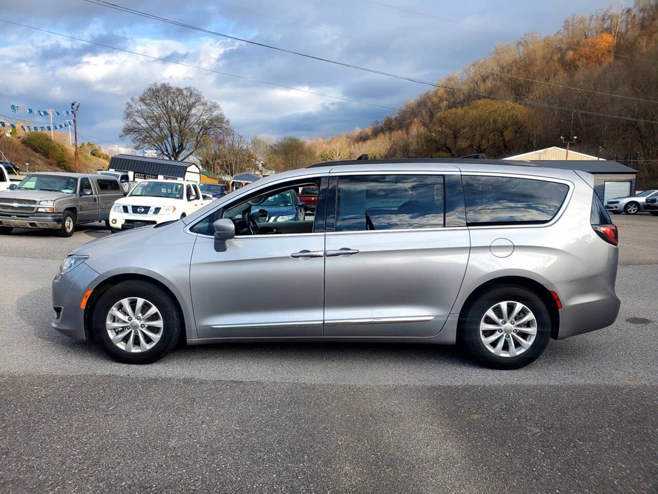 2017 Chrysler Pacifica for sale at Auto Energy in Lebanon, VA