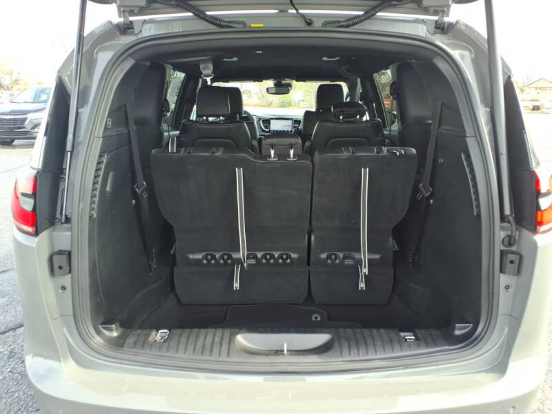 2025 Chrysler Pacifica Select