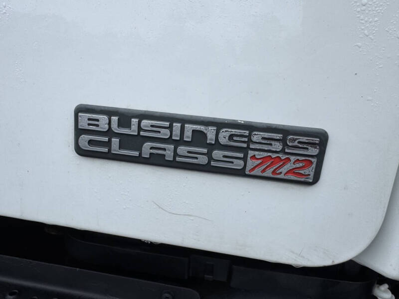 2011 Freightliner M2 106