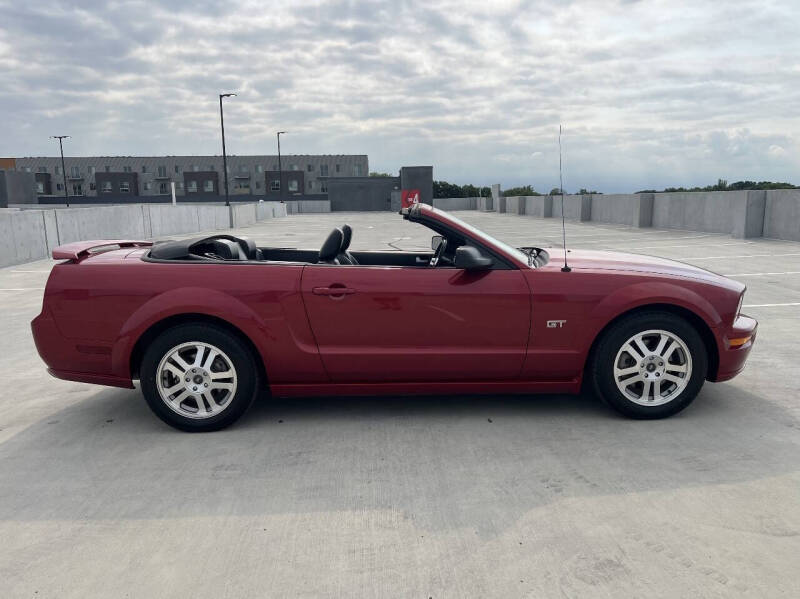 2005 Ford Mustang GT Deluxe