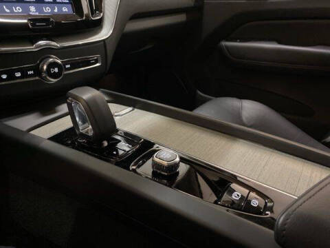 2025 Volvo XC60 B5 Plus Dark Theme