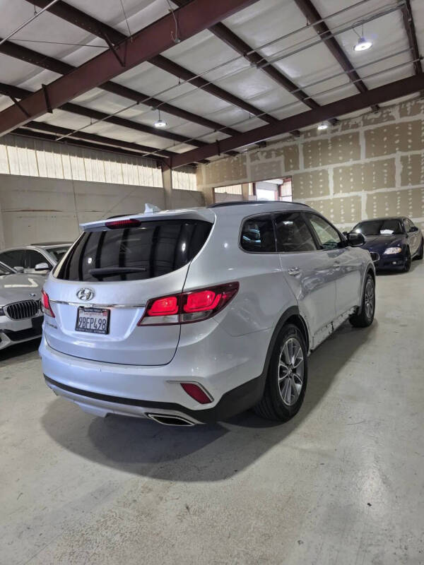 2017 Hyundai Santa Fe SE