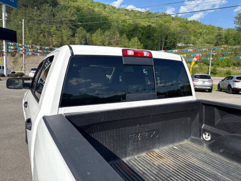 2016 RAM 1500 SLT