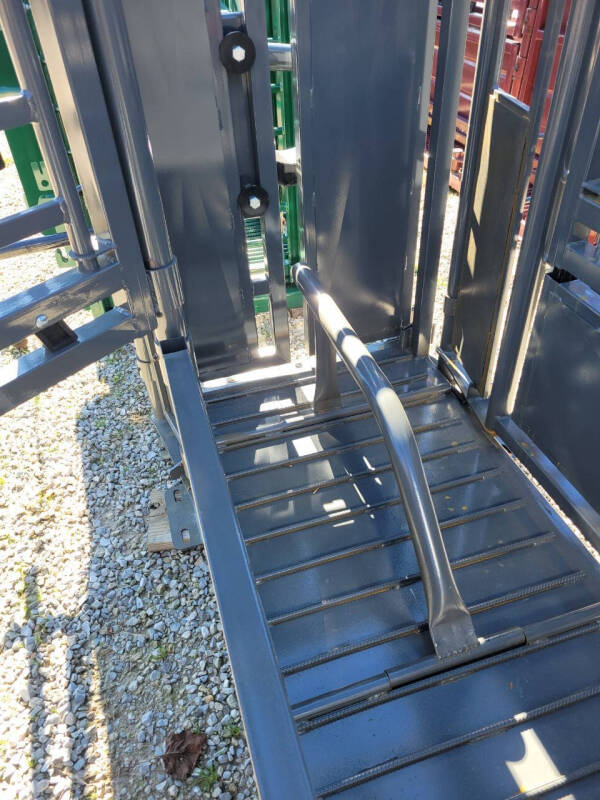 2025 Cattleman Manual w/Solid Floor